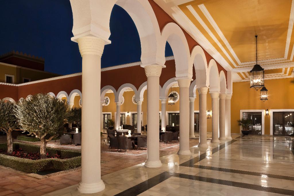 Palacio De Sancti Petri Gran Melia