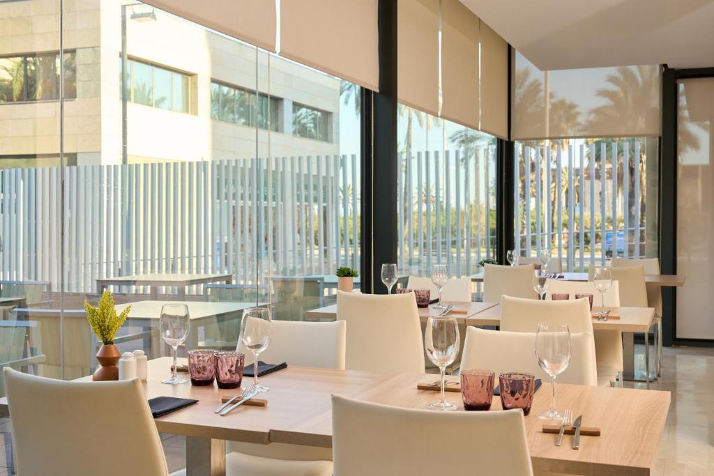 Hotel Catalonia Barcelona Beach, Spanien, Barcelona. Großes 32