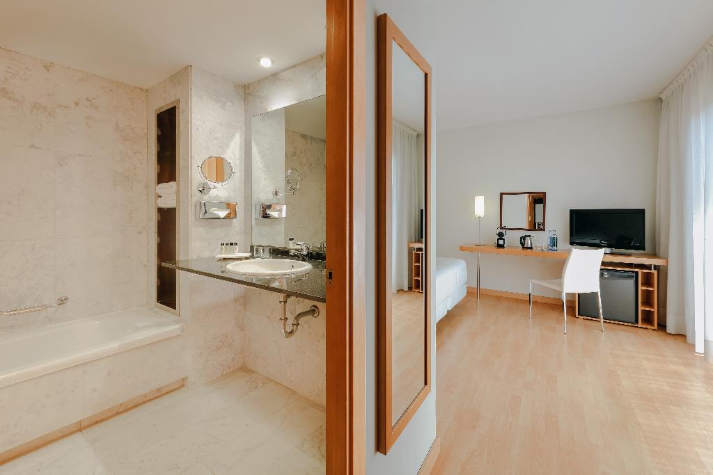 Hotel Catalonia Barcelona Beach (ex Hesperia Barcelona del Mar), Spanien, Barcelona. Großes 1