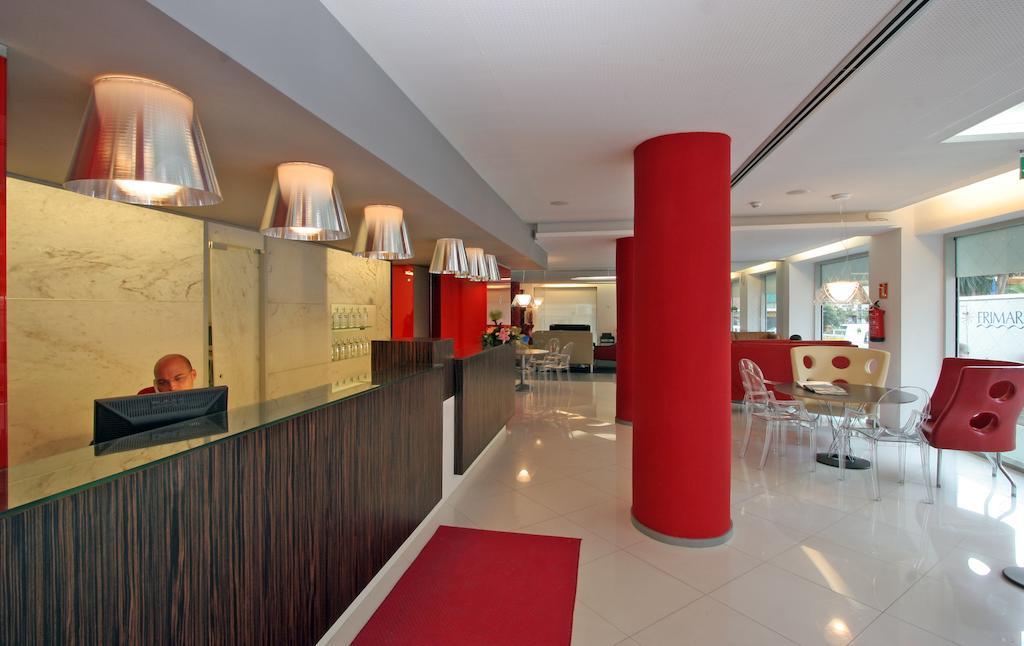 Oasis Plaza, vista principal