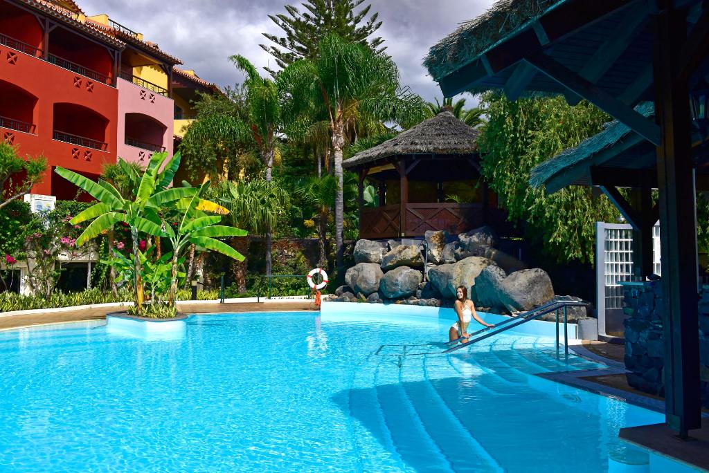 Pestana Village Garden Hotel