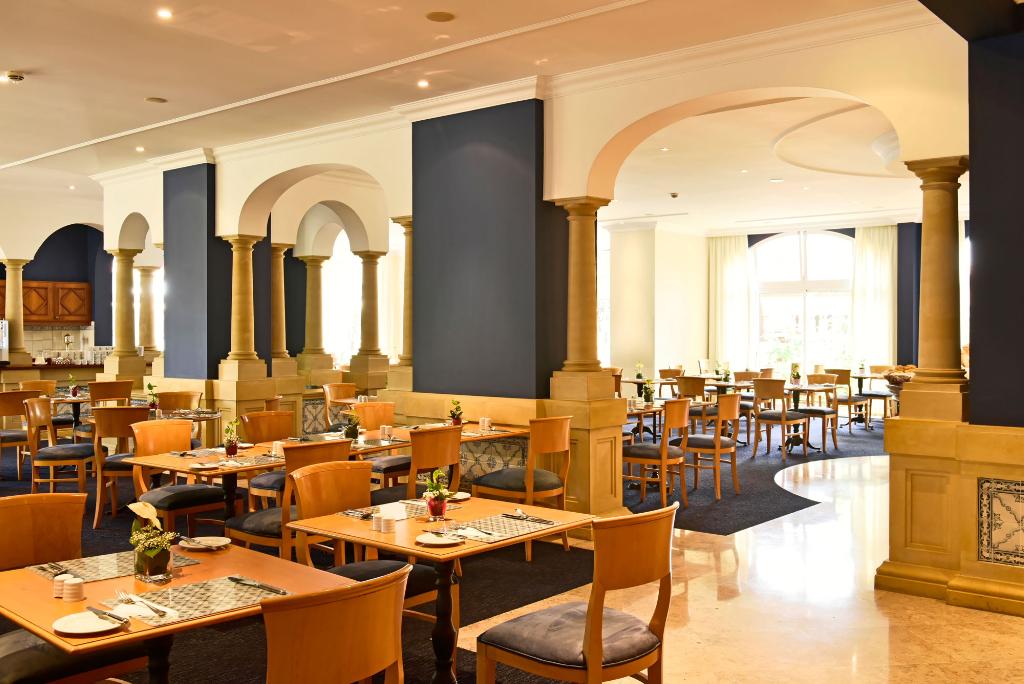 Pestana Village Garden Hotel