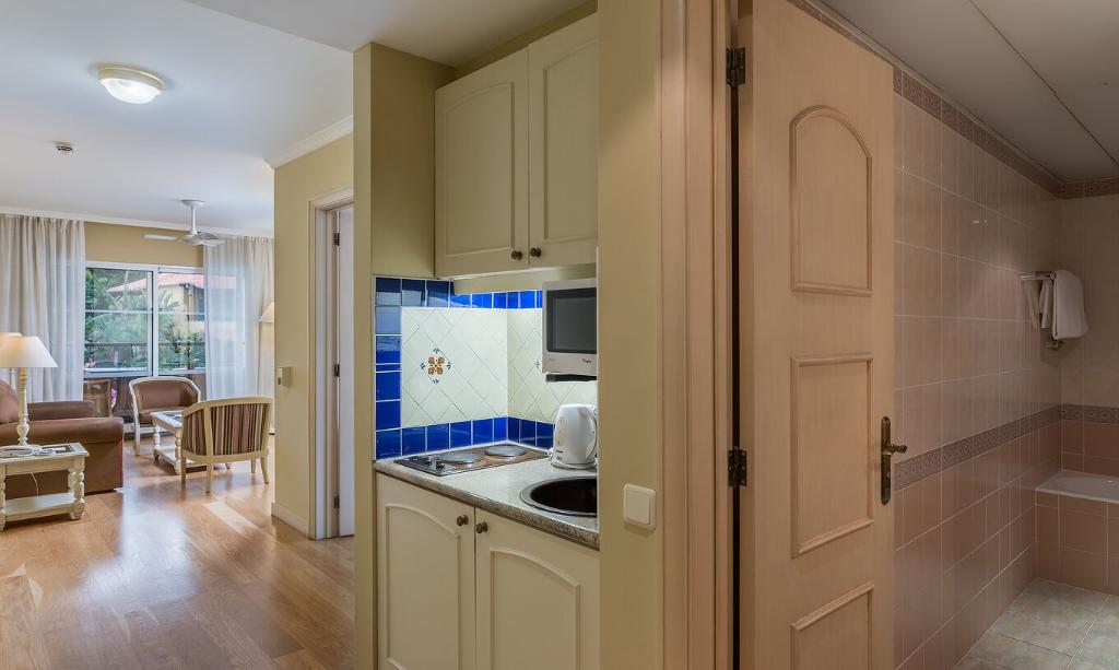 Pestana Village Garden Hotel