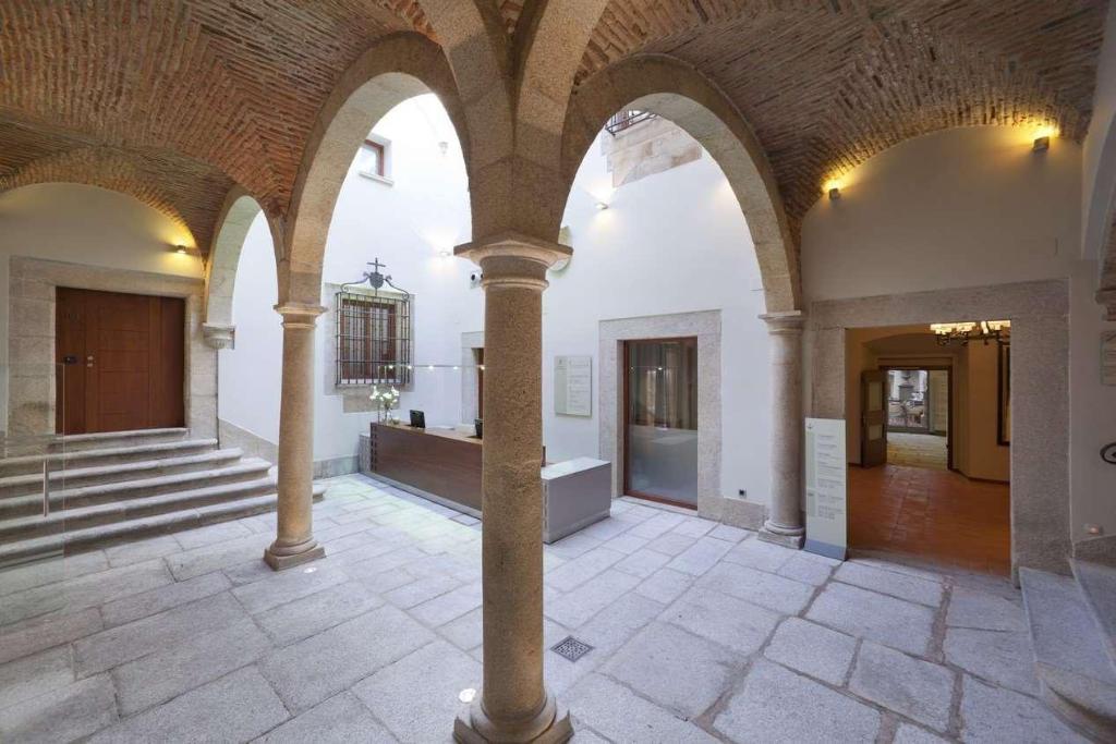 Parador de Caceres gallery photo 11