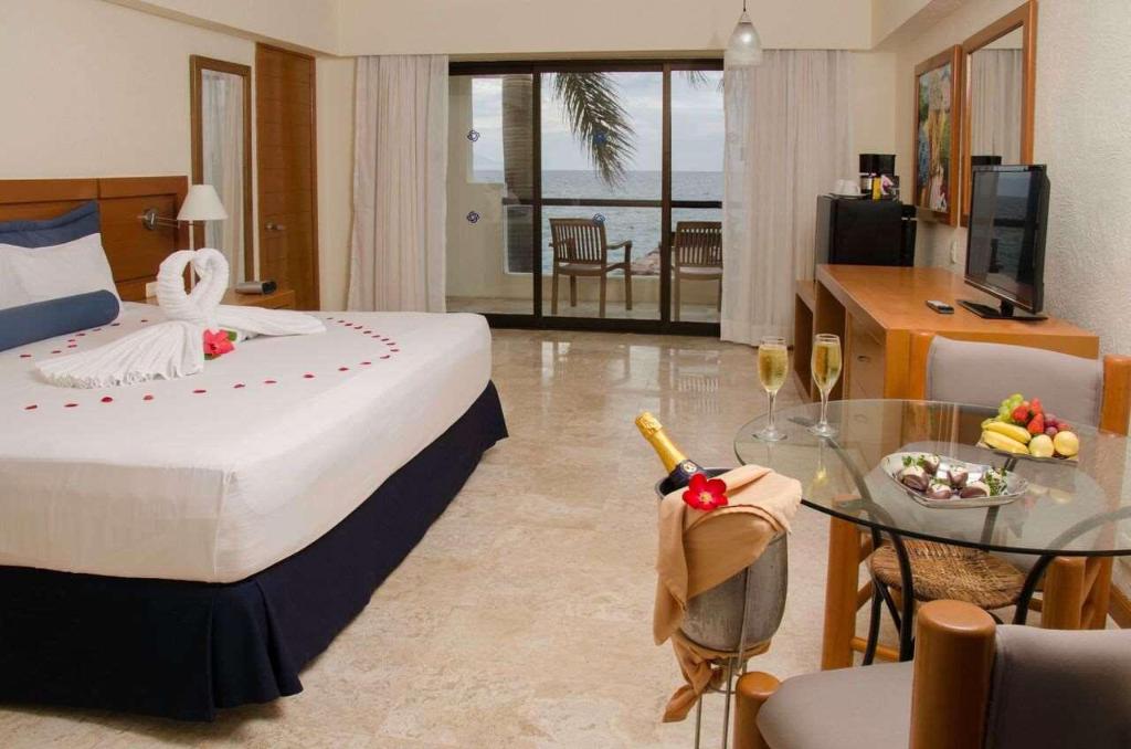 Plaza Pelicanos Grand Beach Resort