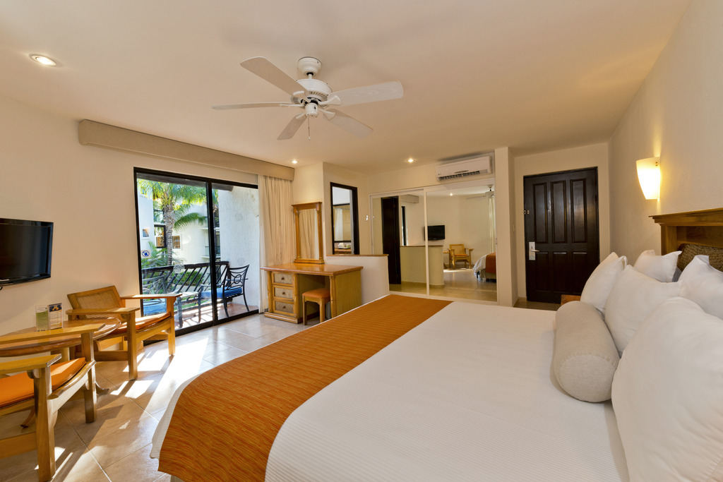 The Reef Playacar Beach Resort & Spa