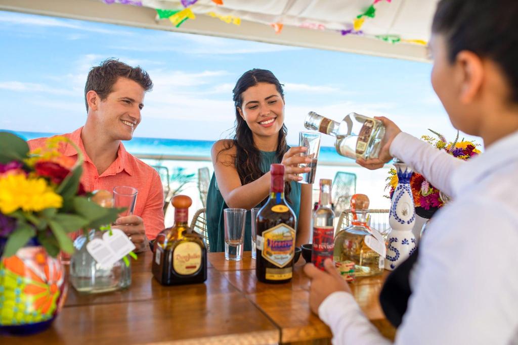 Sunscape Cancun Resort & Spa - All Inclusive - Bar
