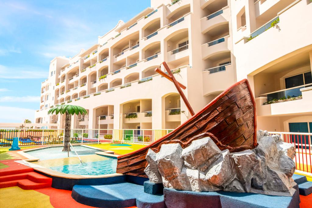 Sunscape Cancun Resort & Spa - All Inclusive - Sports and Entertainment