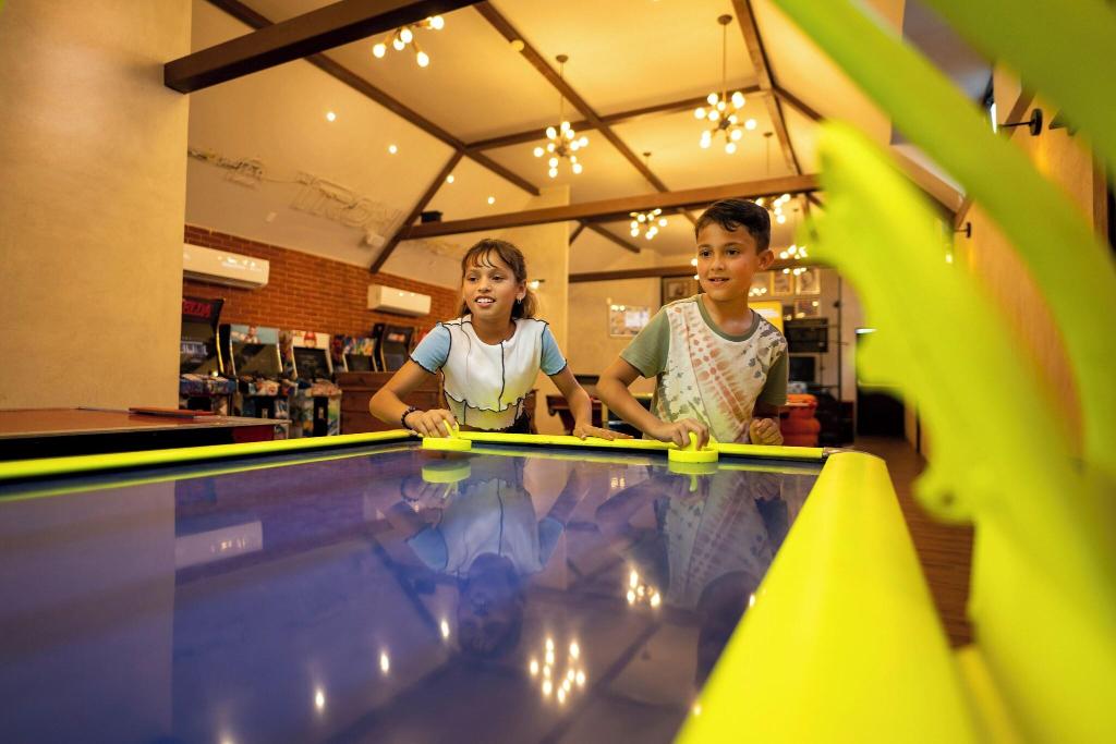 Sunscape Cancun Resort & Spa - All Inclusive - Sports and Entertainment