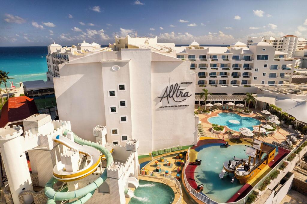 Sunscape Cancun Resort & Spa - All Inclusive - Sports and Entertainment