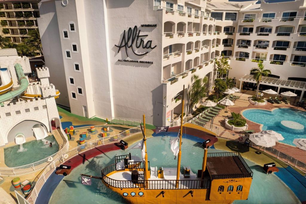 Sunscape Cancun Resort & Spa - All Inclusive - Pool