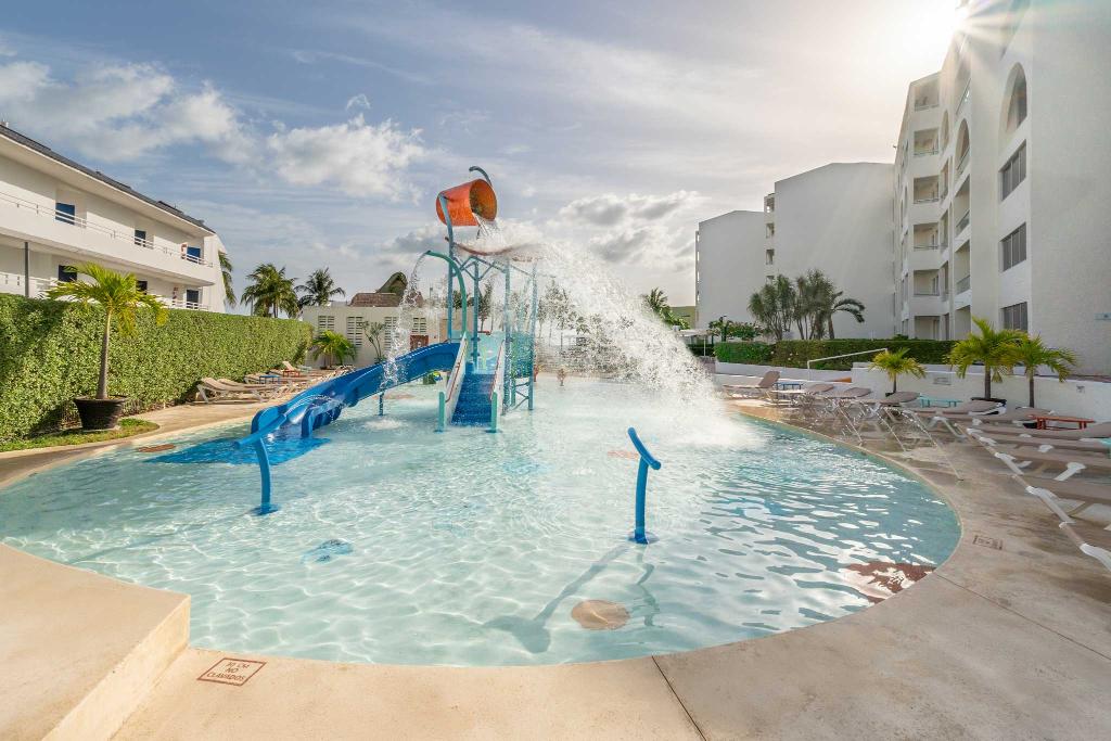 Aquamarina Beach Hotel, North Hotel Zone (Playa Langosta & Playa Tortugas)