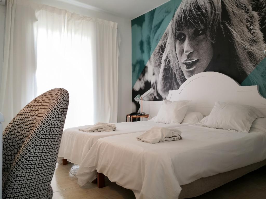 Hotel 4U 