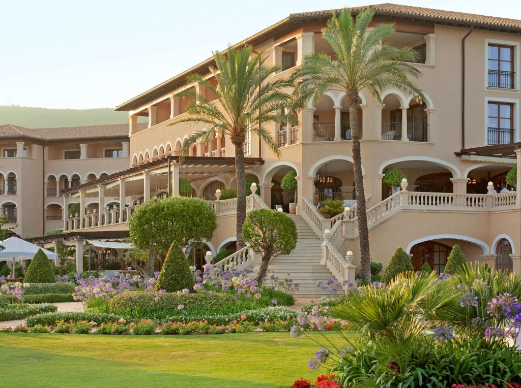 The St. Regis Mardavall Resort