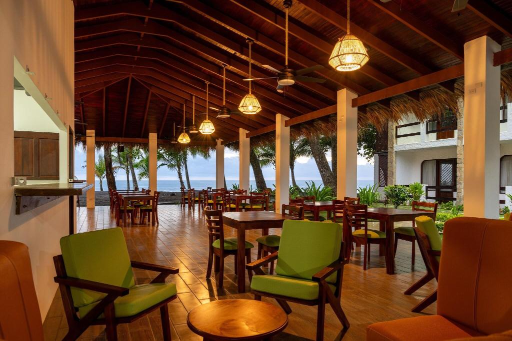 Fuego del Sol Beachfront Hotel