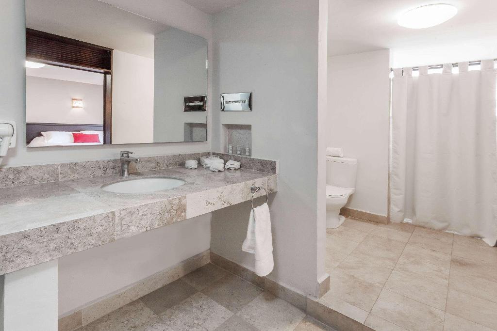 Ramada Plaza Leon