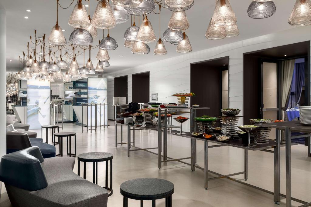 Галерея изображений Hilton Amsterdam Airport Schiphol