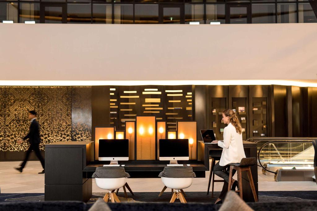 Галерея изображений Hilton Amsterdam Airport Schiphol