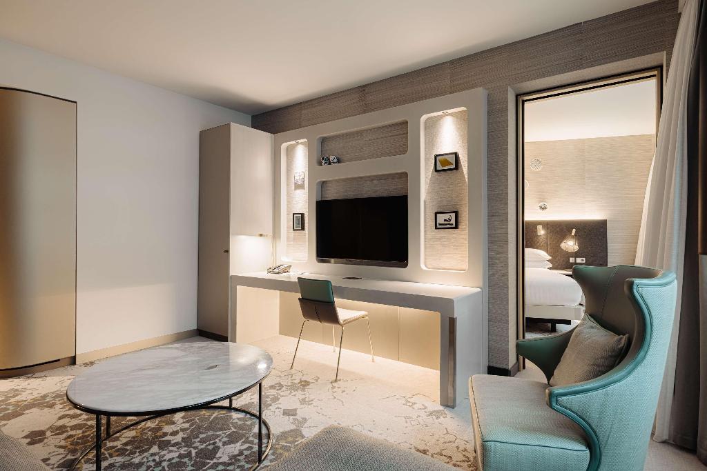Галерея изображений Hilton Amsterdam Airport Schiphol