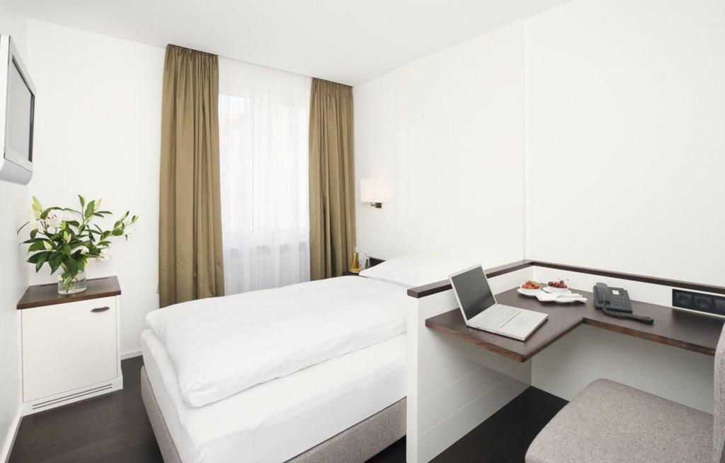 hotel-thumb