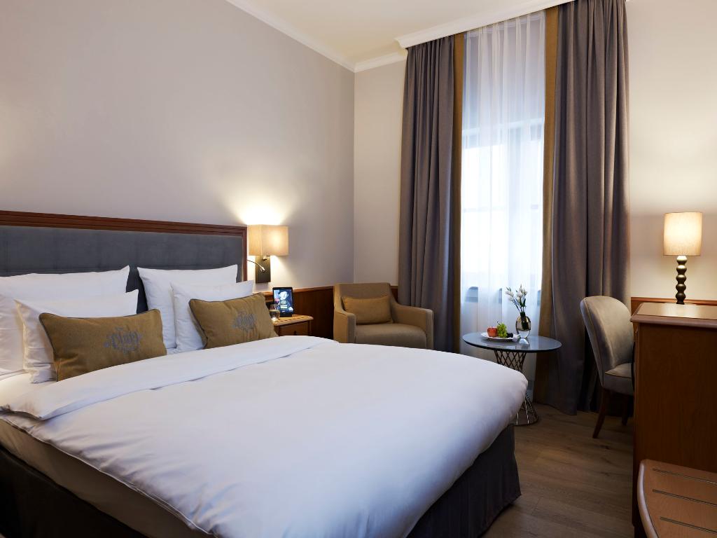 hotel-thumb