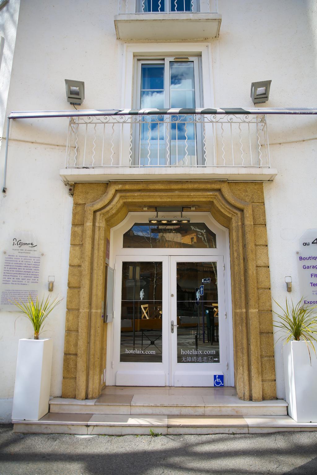 listing card gallery