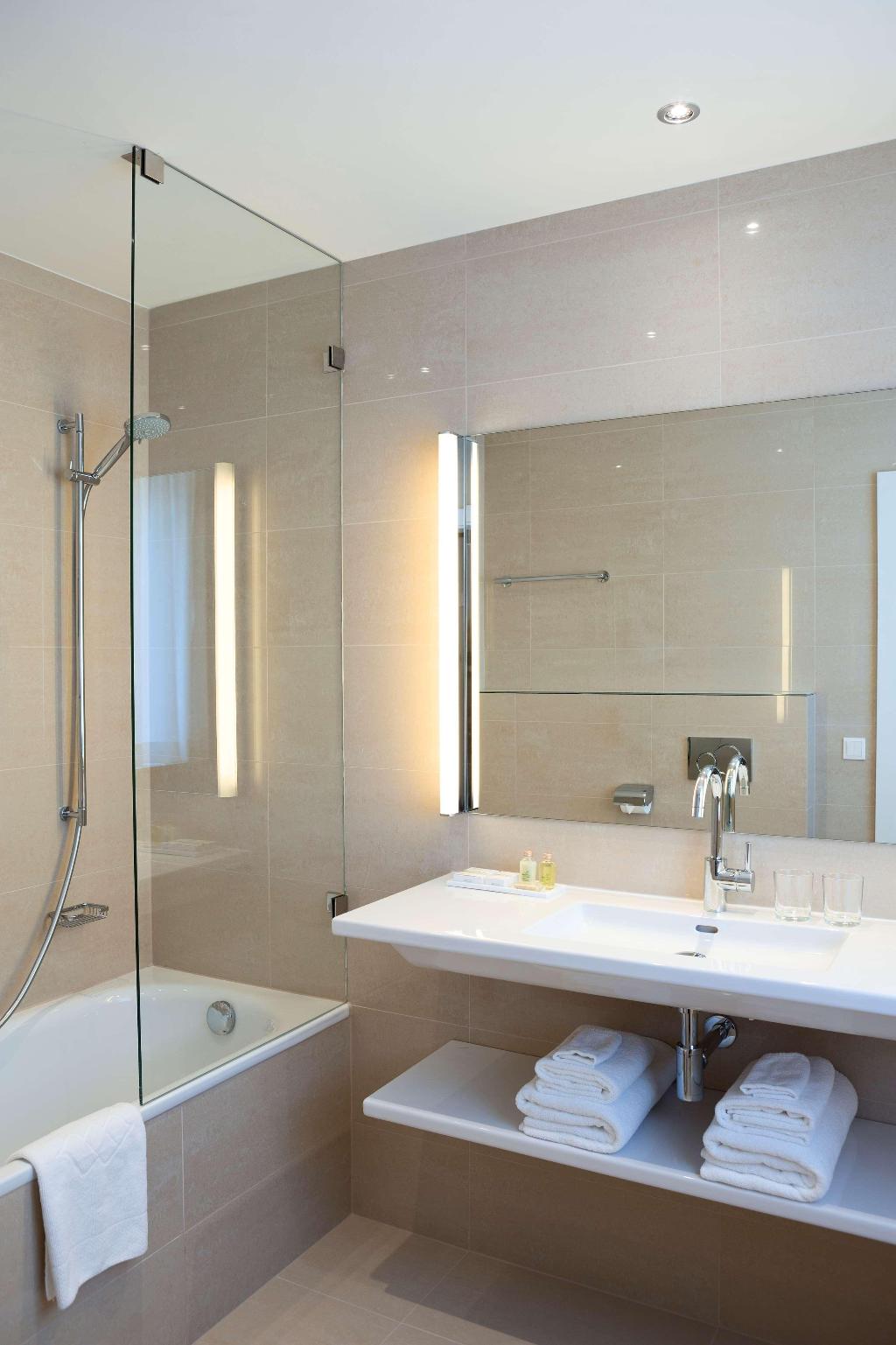 1 Double Bed, Comfort Room, Air-Conditioned, 25 Square Meters, Flat Tv, Refrigerator, Non-Smoking, F