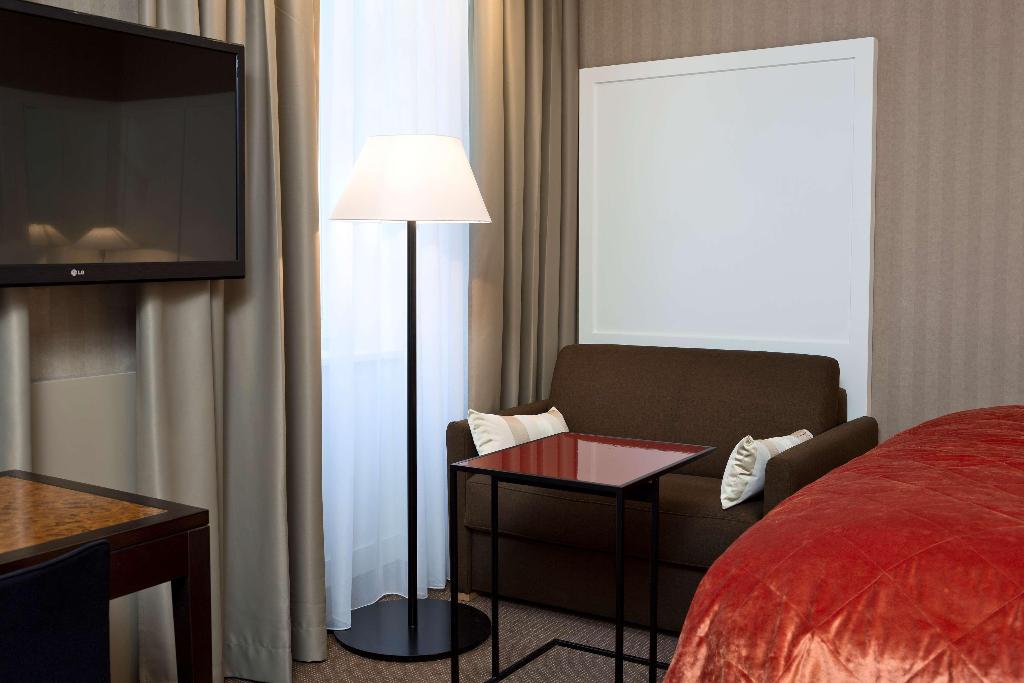 1 Double Bed, Comfort Room, Air-Conditioned, 25 Square Meters, Flat Tv, Refrigerator, Non-Smoking, F