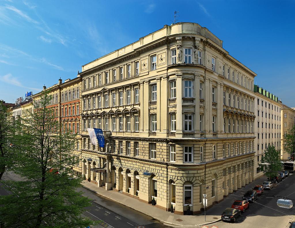Bellevue Hotel photo 17
