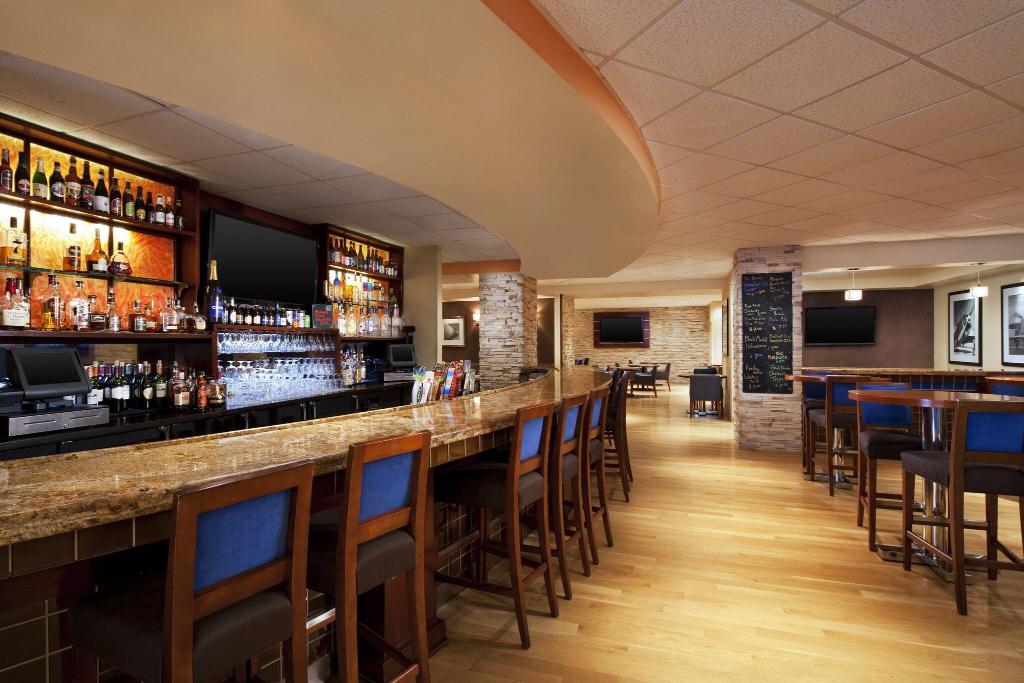 Four Points by Sheraton Los Angeles International Airport - Bar