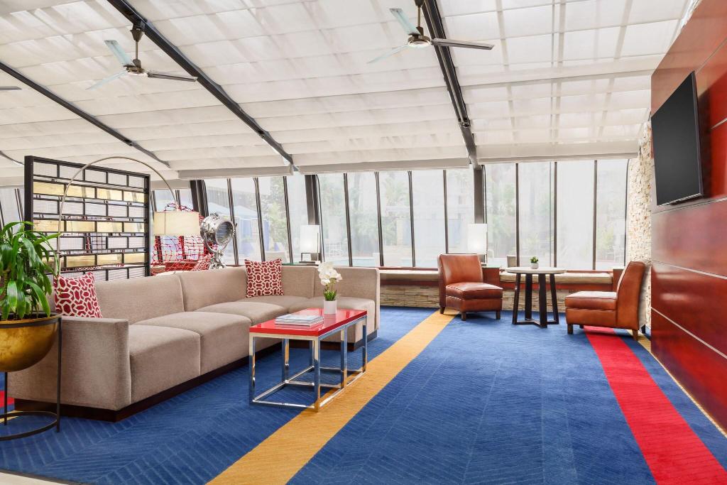 Four Points by Sheraton Los Angeles International Airport - Lobby