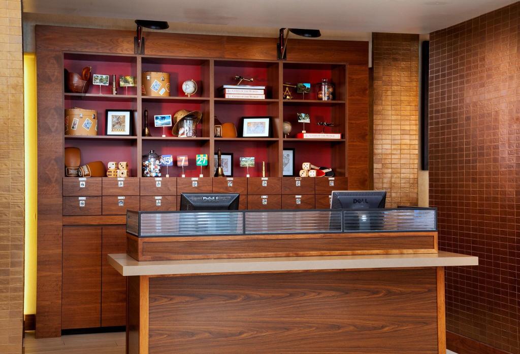 Four Points by Sheraton Los Angeles International Airport - Lobby