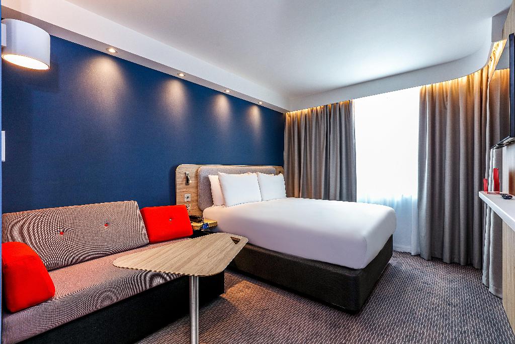 Holiday Inn Express Edinburgh - City West