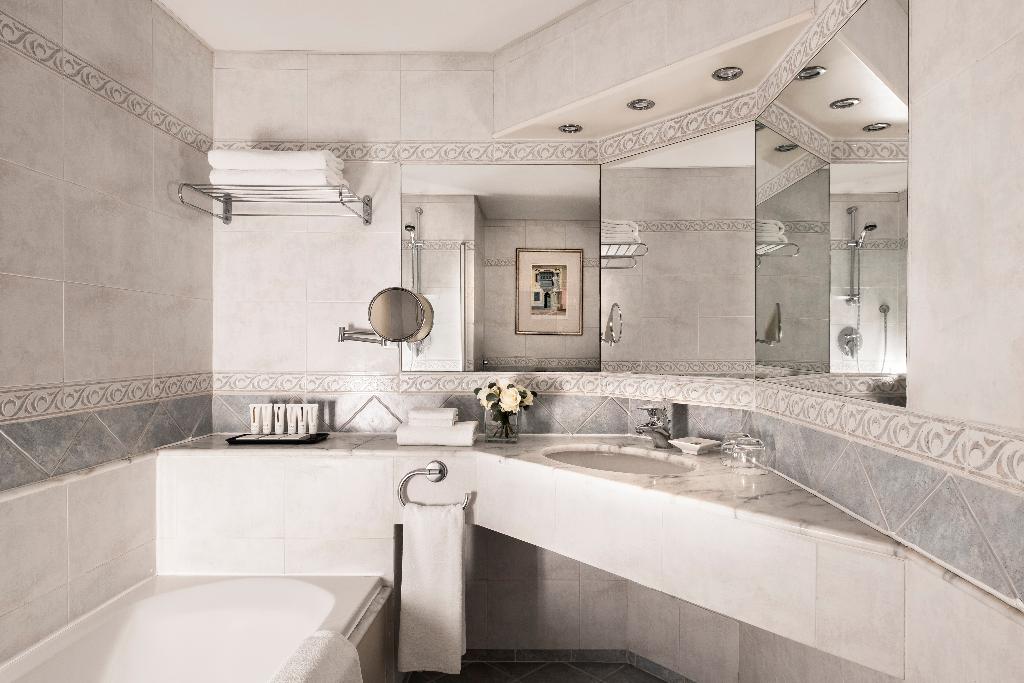 Hotel Corinthia Hotel St Georges Bay, Malta, St. George's Bay. Großes 1