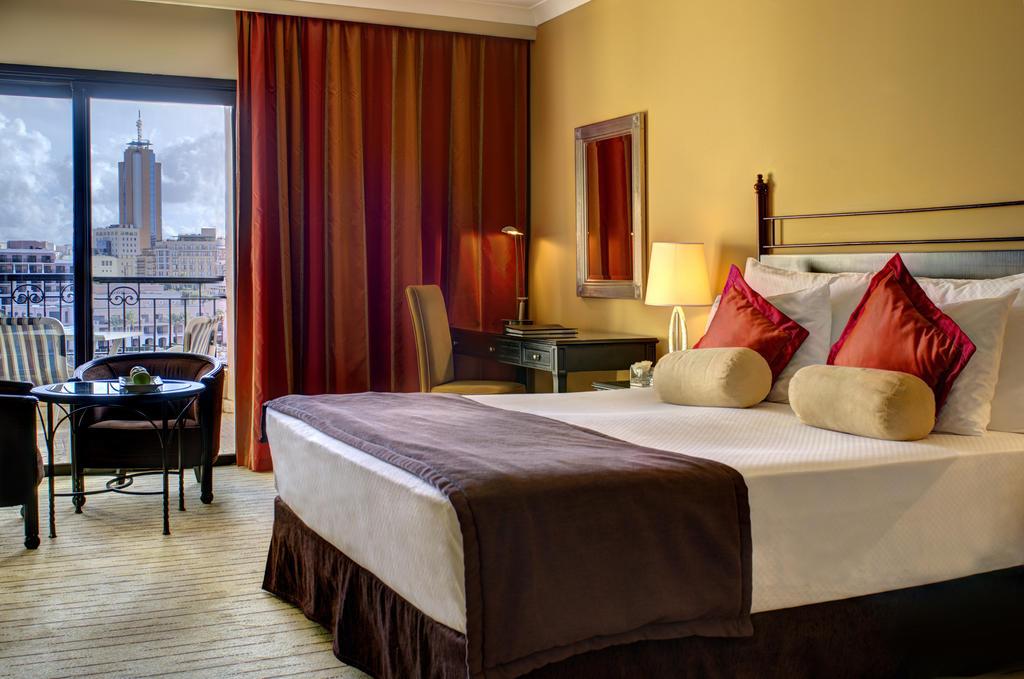 Hotel Corinthia St Georges Bay, Malta, St. George's Bay. Großes 2
