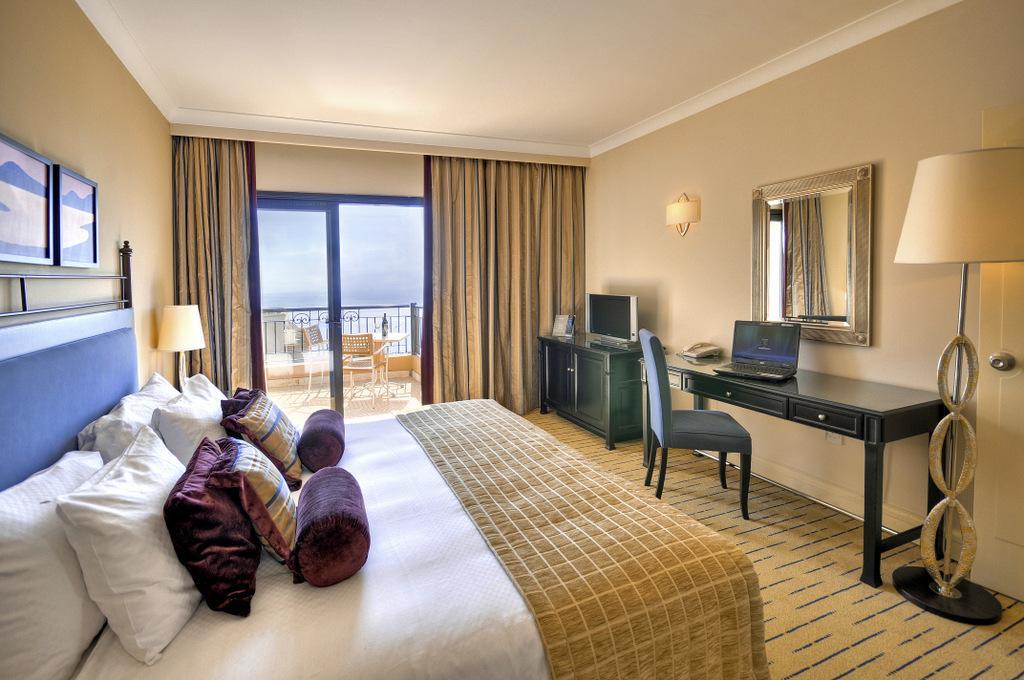Hotel Corinthia St Georges Bay, Malta, St. George's Bay. Großes 2