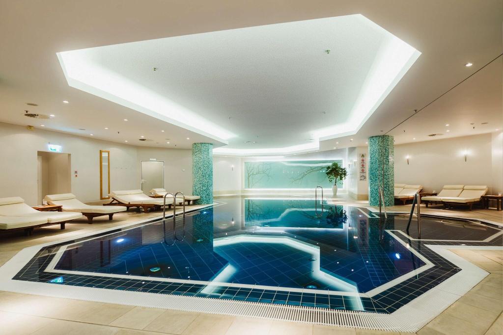 Hilton Berlin - Pool