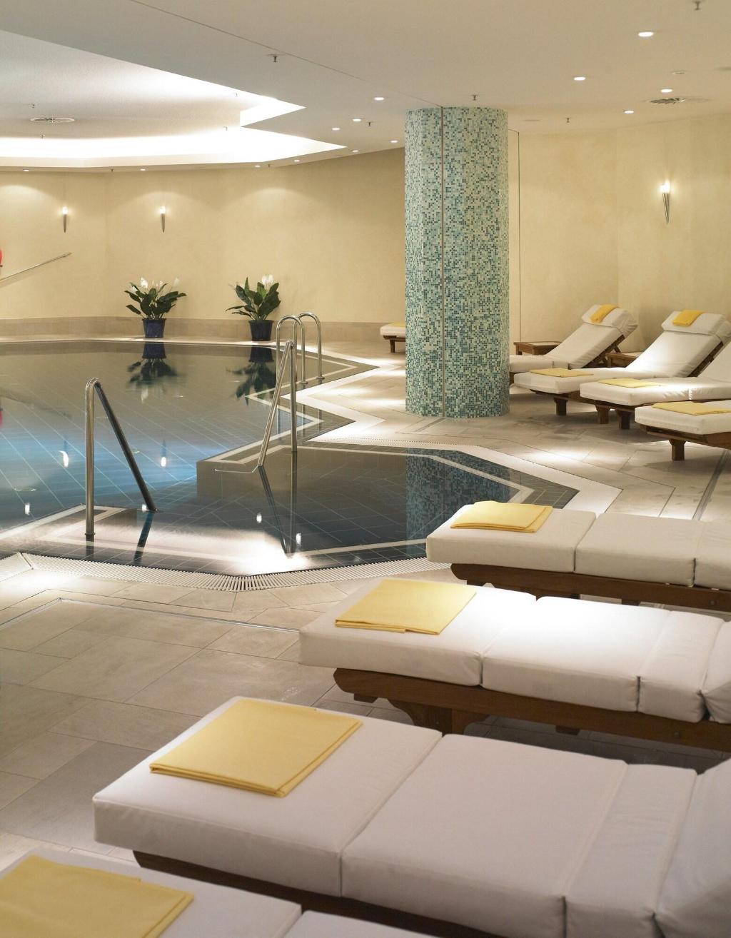 Hilton Berlin - Pool