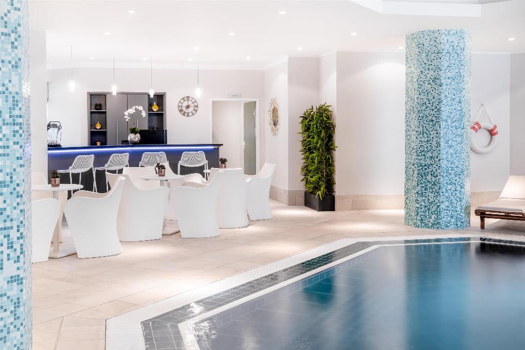 Hilton Berlin - Pool