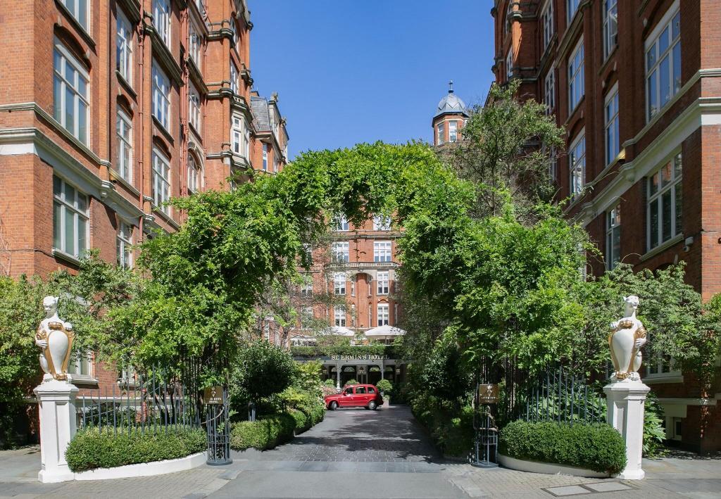 St Ermin's Hotel, Autograph Collection