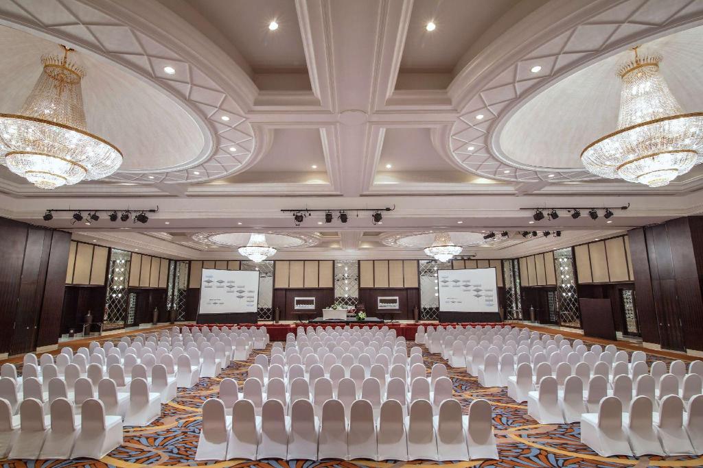 Movenpick Grand Al Bustan Hotel
