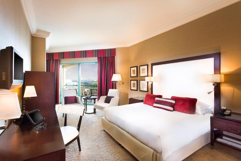 Movenpick Grand Al Bustan Hotel