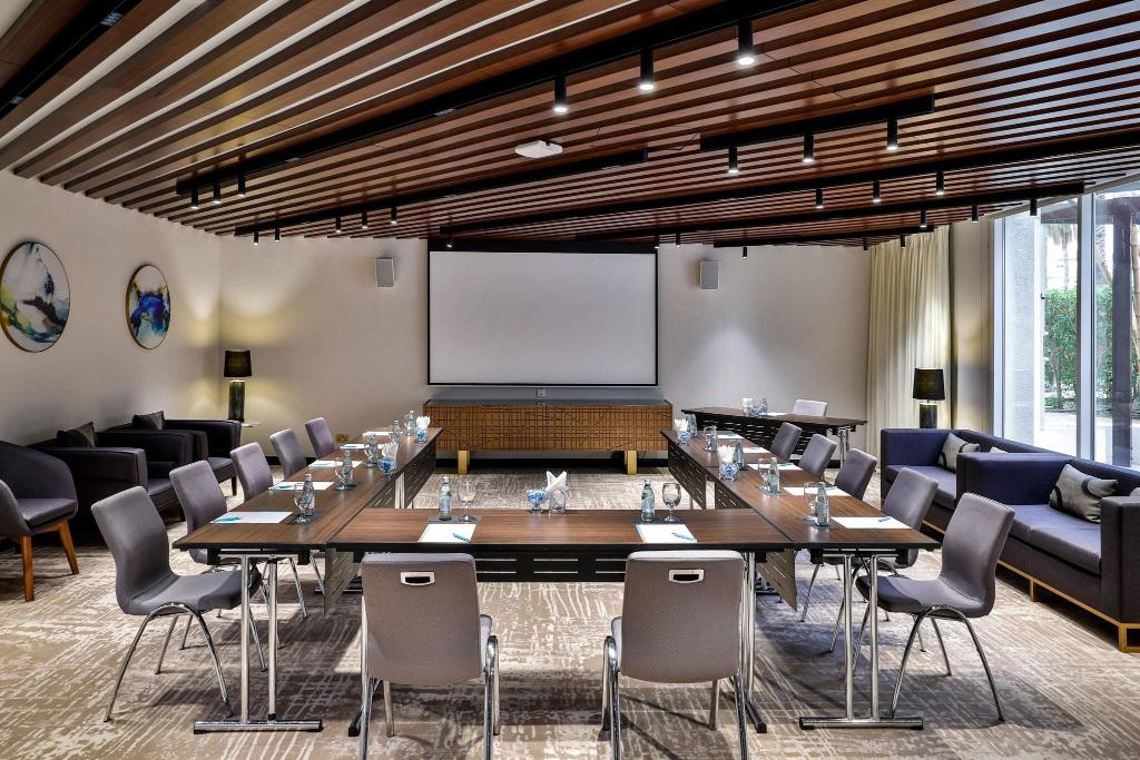 Le Meridien Dubai Hotel & Conference Centre