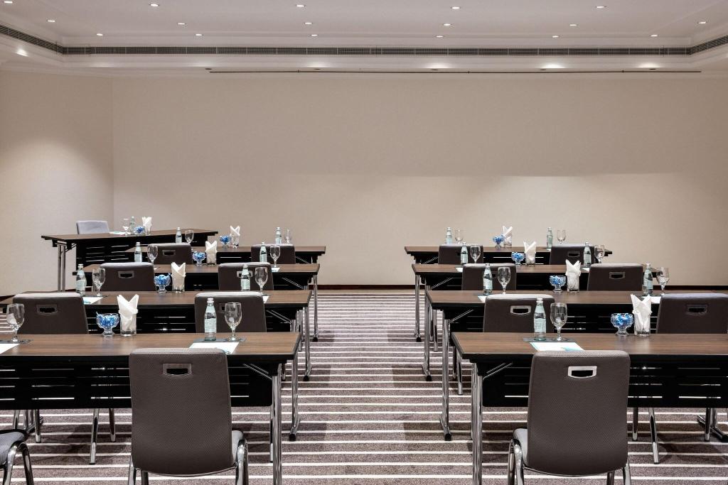 Le Meridien Dubai Hotel & Conference Centre