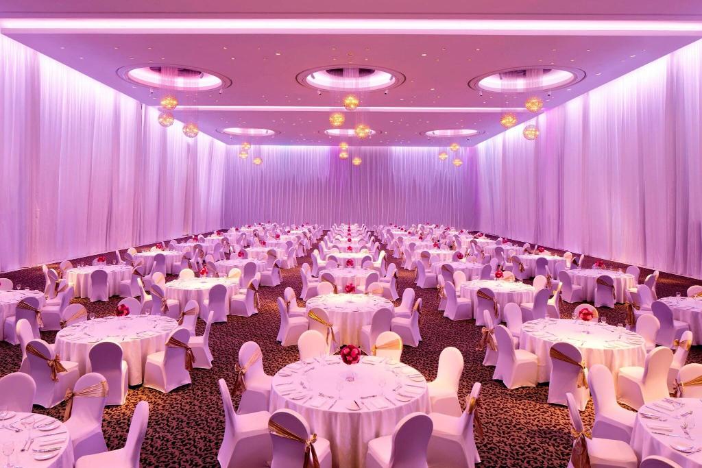 Le Meridien Dubai Hotel & Conference Centre