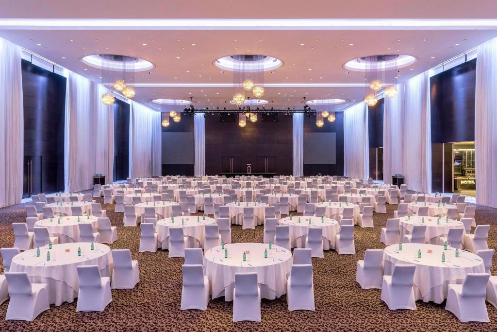 Le Meridien Dubai Hotel & Conference Centre
