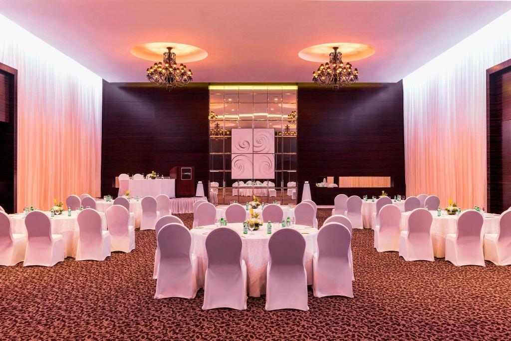 Le Meridien Dubai Hotel & Conference Centre