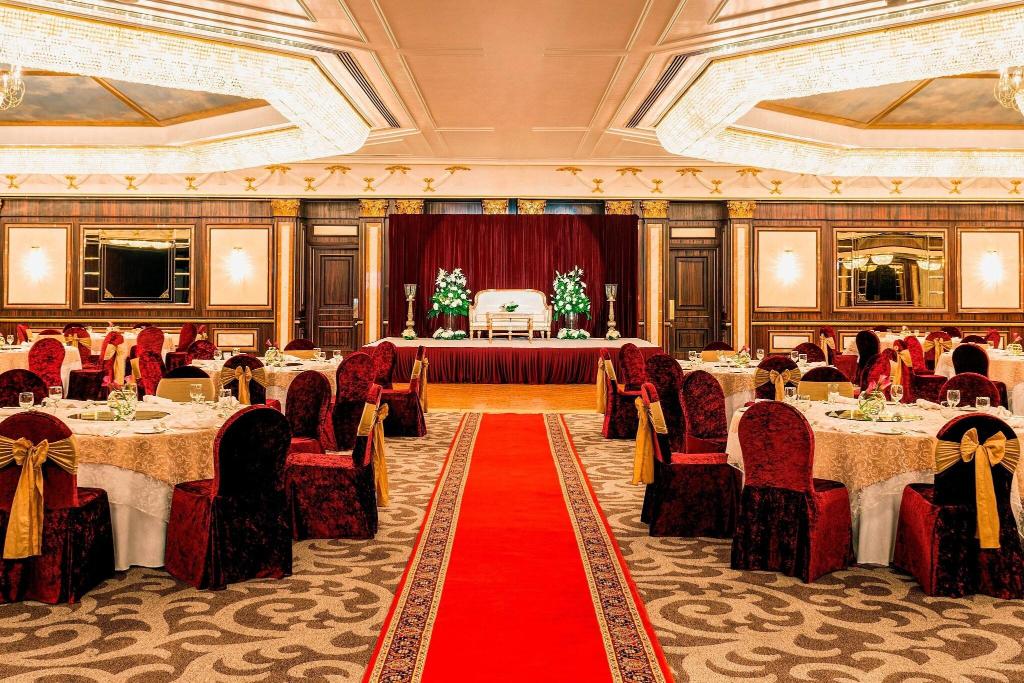 Le Meridien Dubai Hotel & Conference Centre