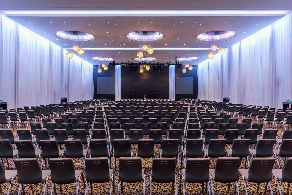 Le Meridien Dubai Hotel & Conference Centre