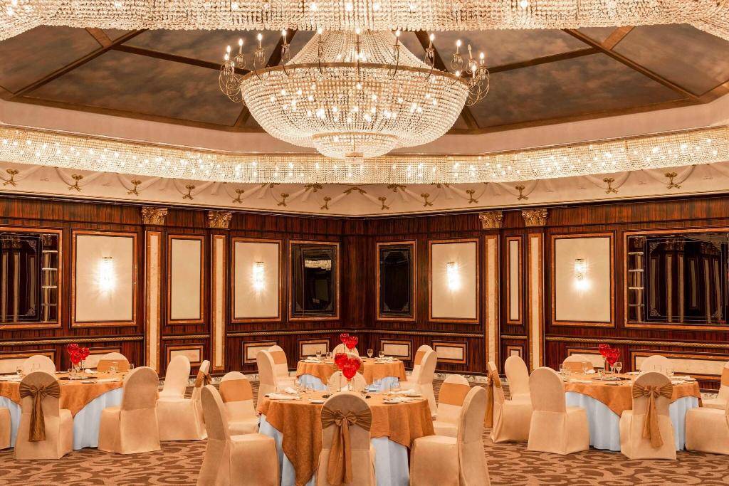 Le Meridien Dubai Hotel & Conference Centre